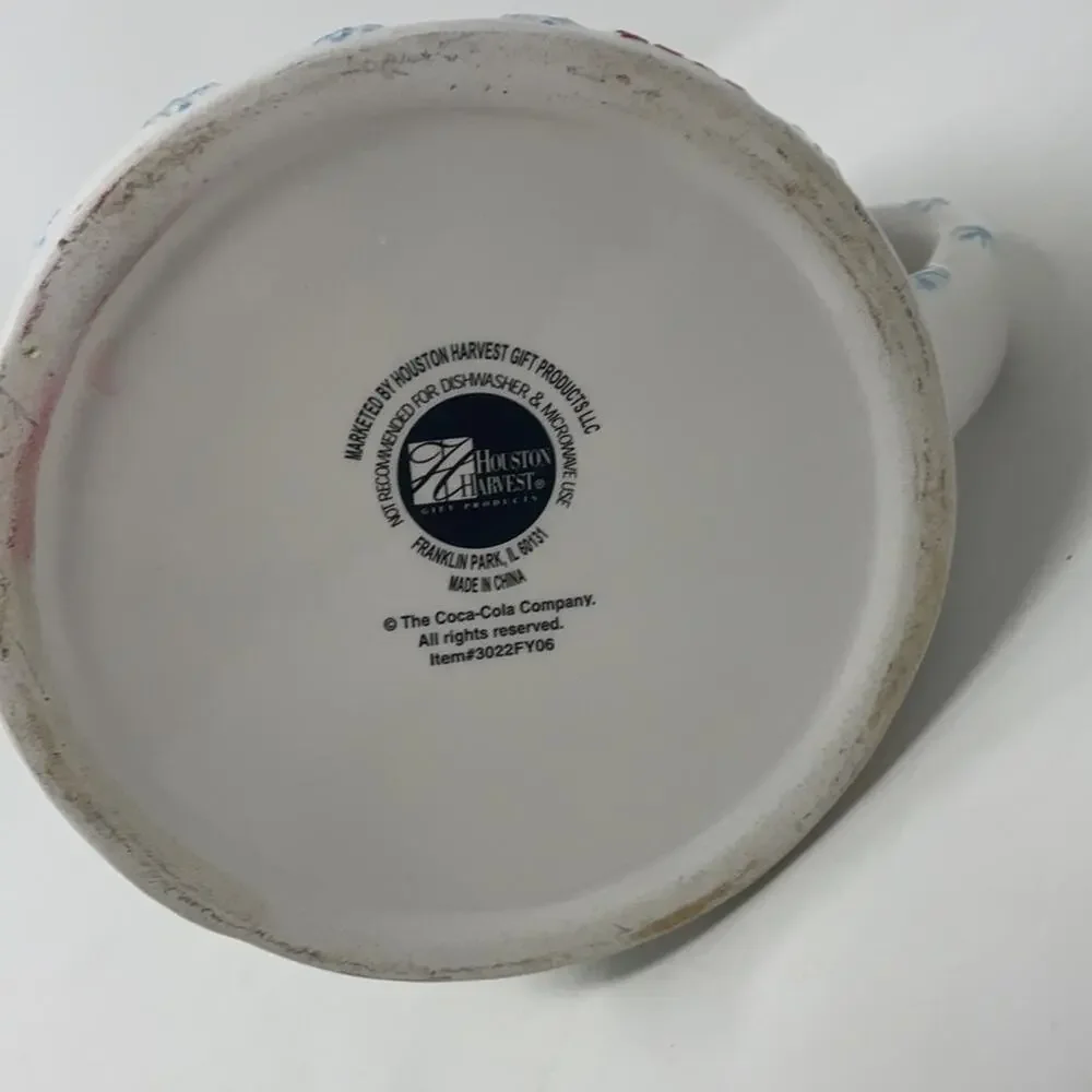 Vintage 2005 Coca-Cola polar bear igloo mug